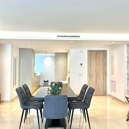 Coastal Living At Royal Banus *