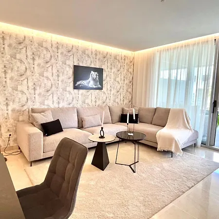 Coastal Living At Royal Banus Apartment